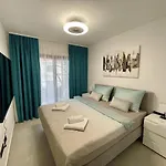 شقة Sea Ii - Modern With Pool - 30 Meters From The